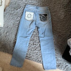 f21 ripped light wash mom jeans w/ pocket designs
